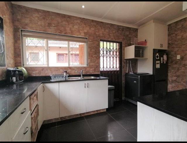3 BEDROOM HOUSE SOLD IN MOSELEY PARK
